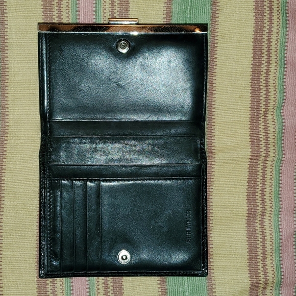 ANN TAYLOR Black Faux Snakeskin Embossed Wallet - Picture 4 of 9